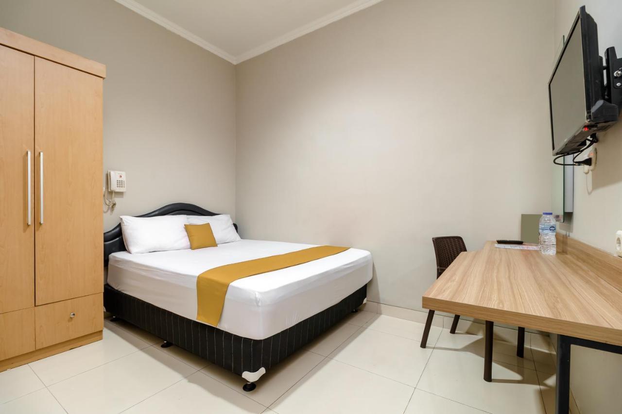 Env Room Jakarta Exterior photo