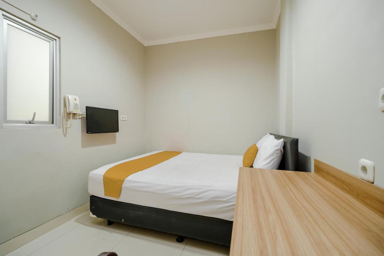 Env Room Jakarta Exterior photo