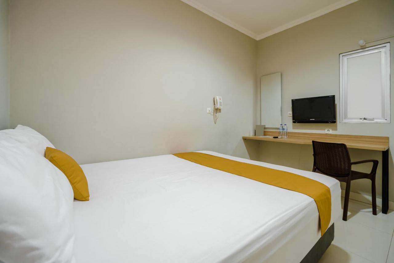 Env Room Jakarta Exterior photo